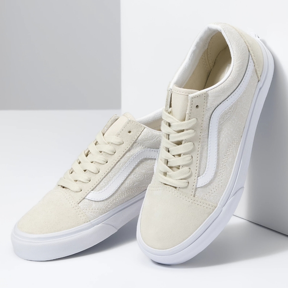 Vans Shoes - VANS Princess Paisley Old Skool Sneakers Bone White Wmn's Sz 8.5